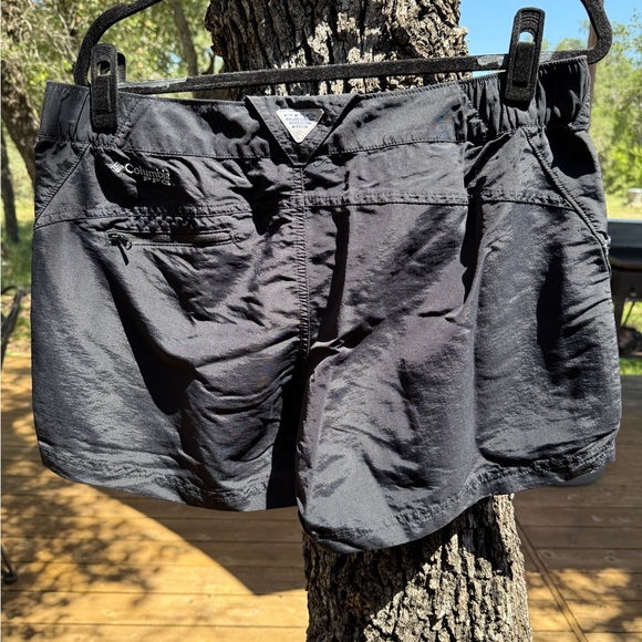 Columbia PFG Omni-Shade Women's Athletic Shorts - Black - Picture 2 of 8